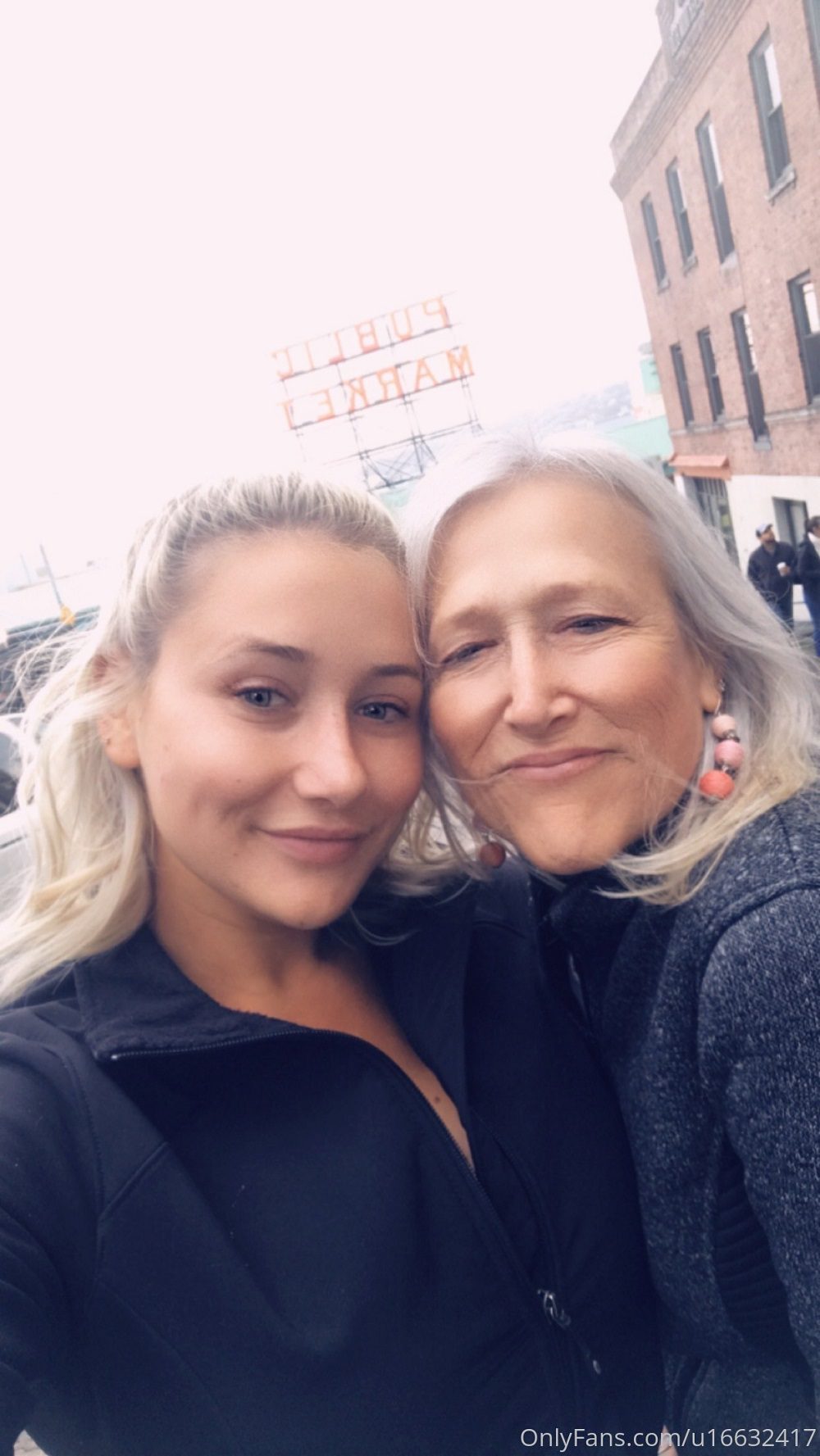 MomAndDaughter OnlyFans